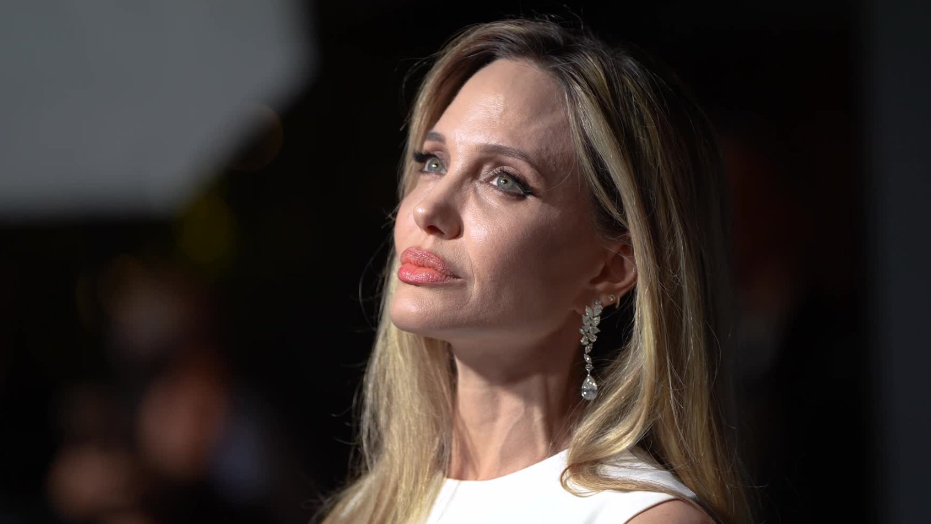Angelina Jolie proud to display mastectomy scars as they remind her of ...