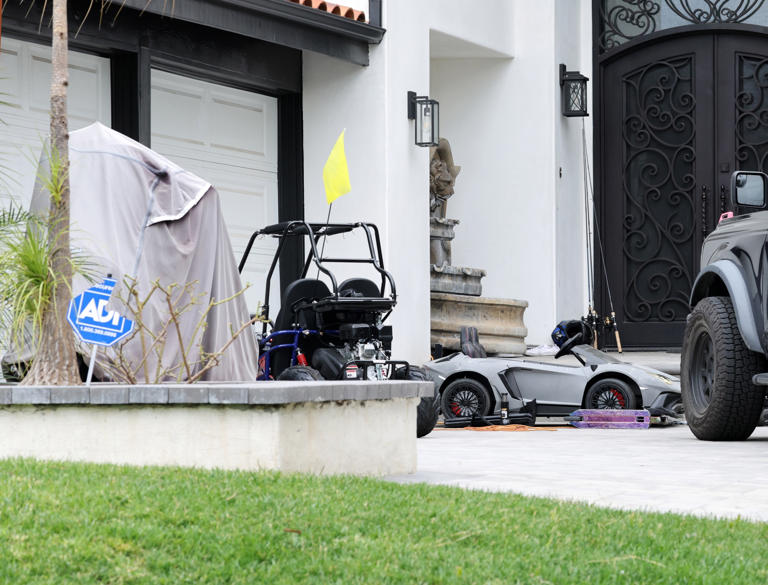‘Borderline hoarder’ Tori Spelling’s ‘disorganized chaos’ spills out of ...
