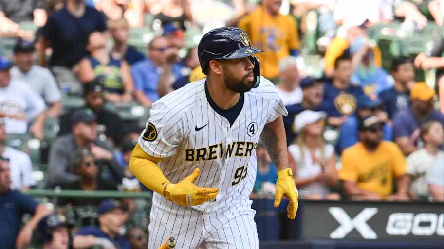 Brewers reunite with 2x All-Star catcher in second free agent signing of offseason<br><br>