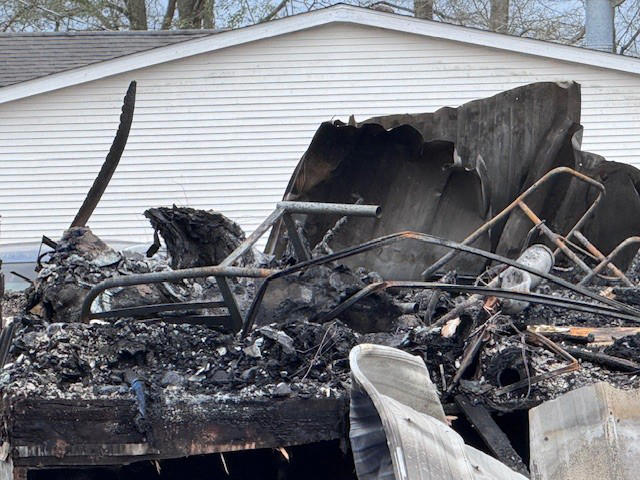 2 dead in Robeson County mobile home fire, officials say