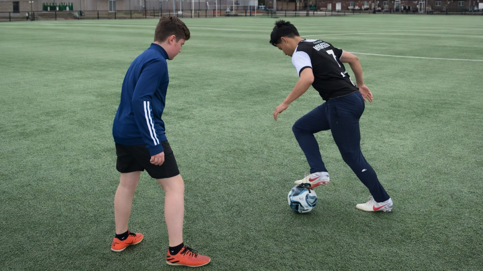 This dancing dribble broke the defender’s brain