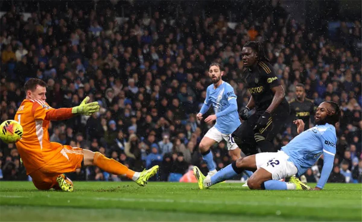 ترتيب هدافي الدوري الإنجليزي بعد هدف سيمينيو في مباراة مانشستر سيتي وفولهام