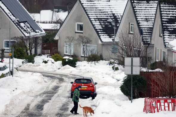 Snow maps show 90% of UK buried as 5 day blizzard blankets England