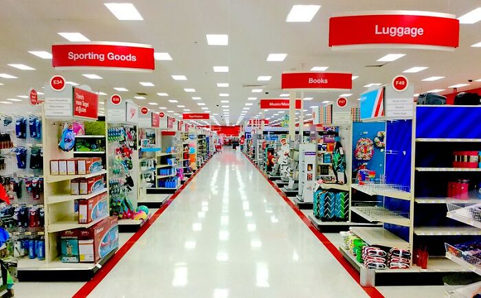 30 Moments ‘Karens’ Were Nothing But Typical ‘Karens’, As Told By Retail Employees In This Viral Online Thread
