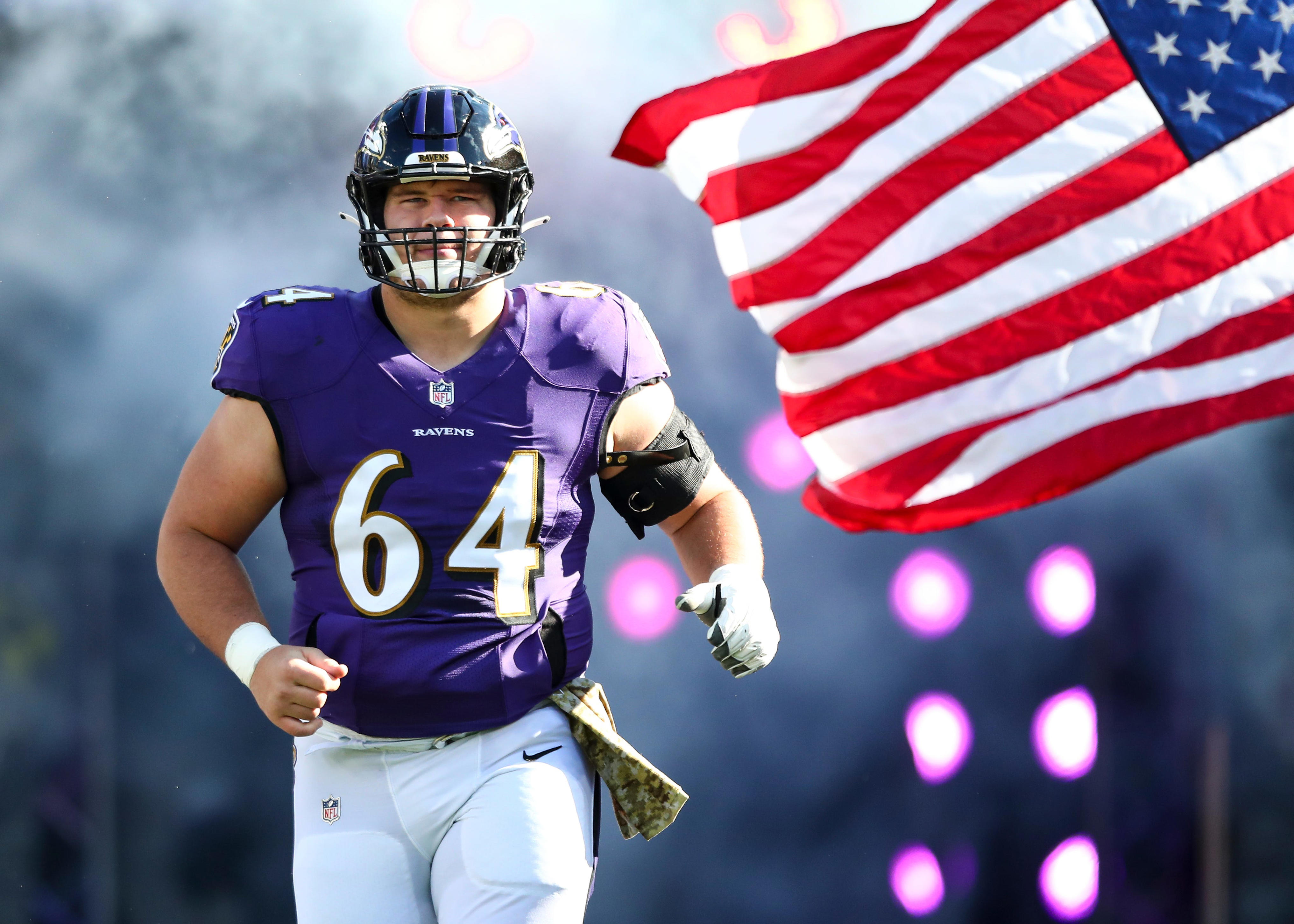 Tyler Linderbaum leaves Ravens to sign record $81M deal with Raiders