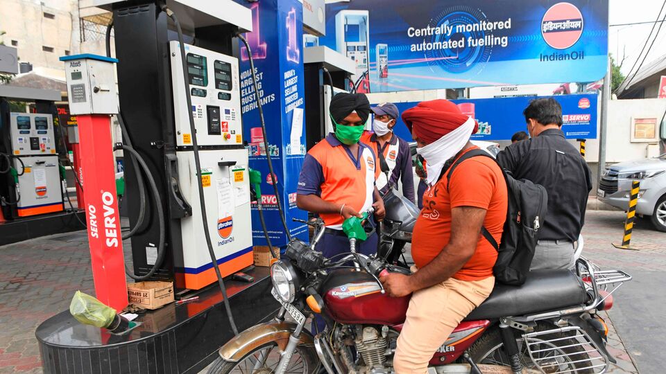 IOCL vs BPCL vs HPCL: Which PSU OMC stock should you buy after Q3 results, crude oil price fall?