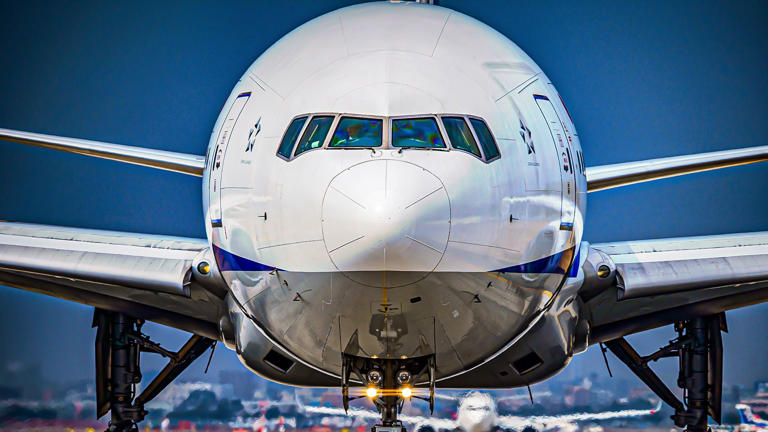 What are the benefits of flying on a widebody jet over a narrowbody?