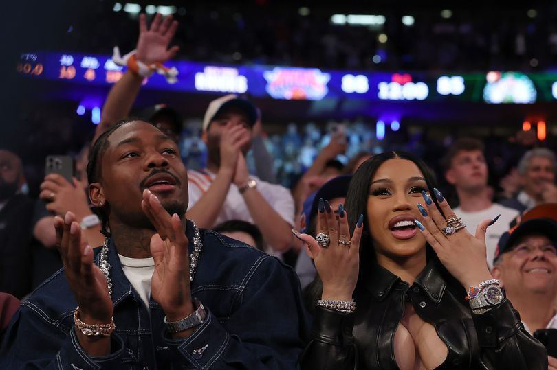 Cardi B's 'powerful' gesture on stage shows 'emotional shift' after split(02)