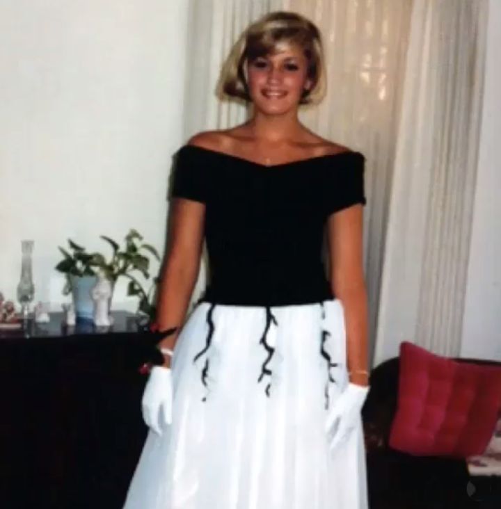 Prom photos prove celebs were totally human