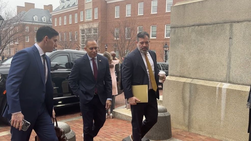 House Minority Leader Hakeem Jeffries meets with Moore, Democrats in ...