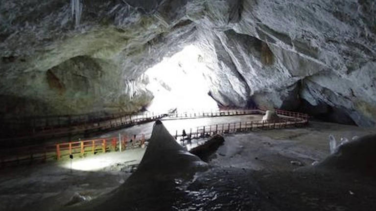 La cueva de Scărișoara, en la que se han hallado las bacterias (Paun V.I.)