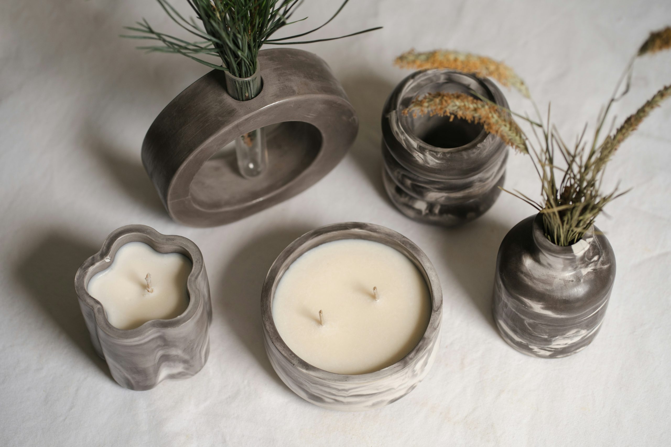 20 candles that smell expensive
