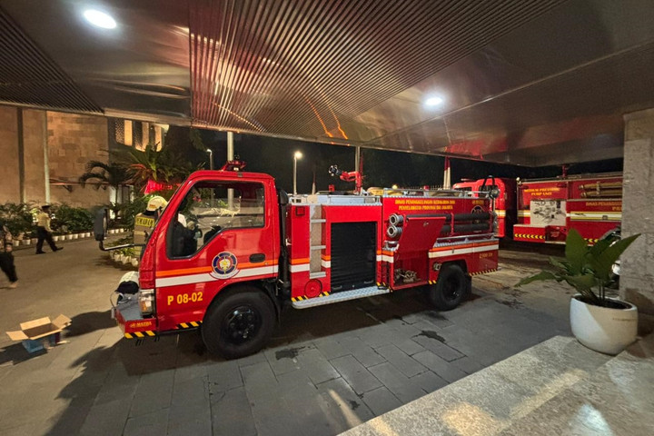 Ruang server Masjid Istiqlal terbakar saat salat Tarawih