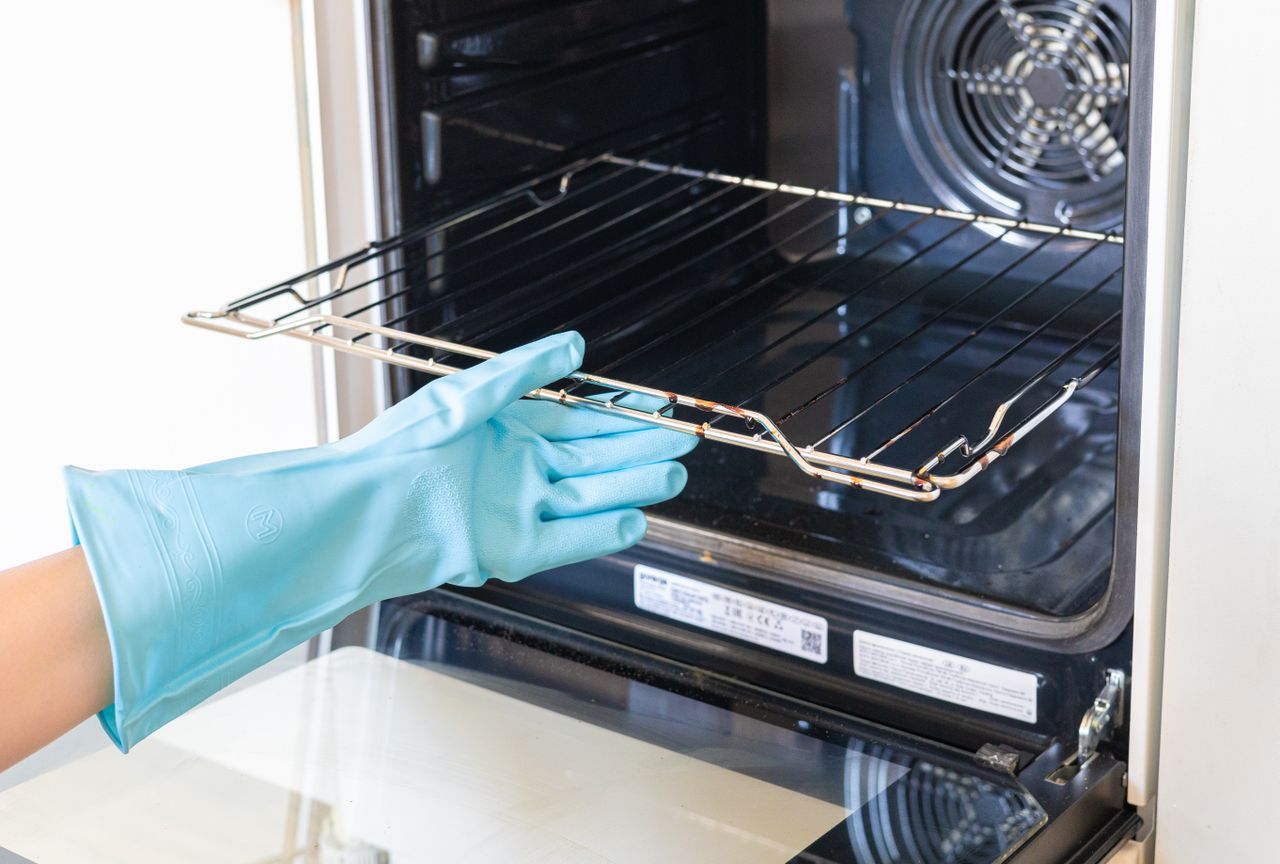 How to clean an oven rack
