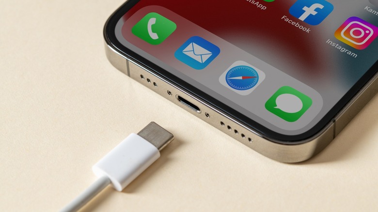 5 devices you can use with your phone's USB-C port