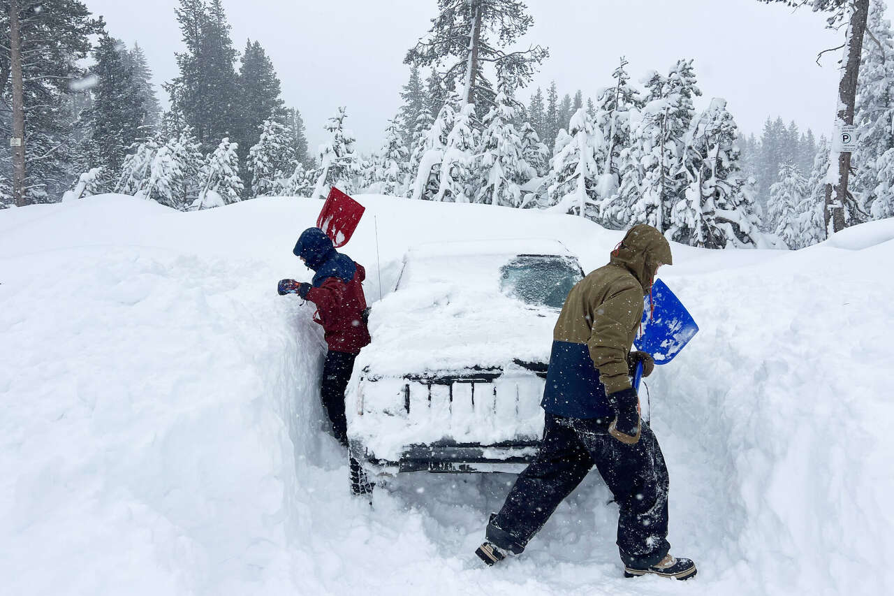 Photos from Tahoe show cars totally buried in snow along I-80<br><br>