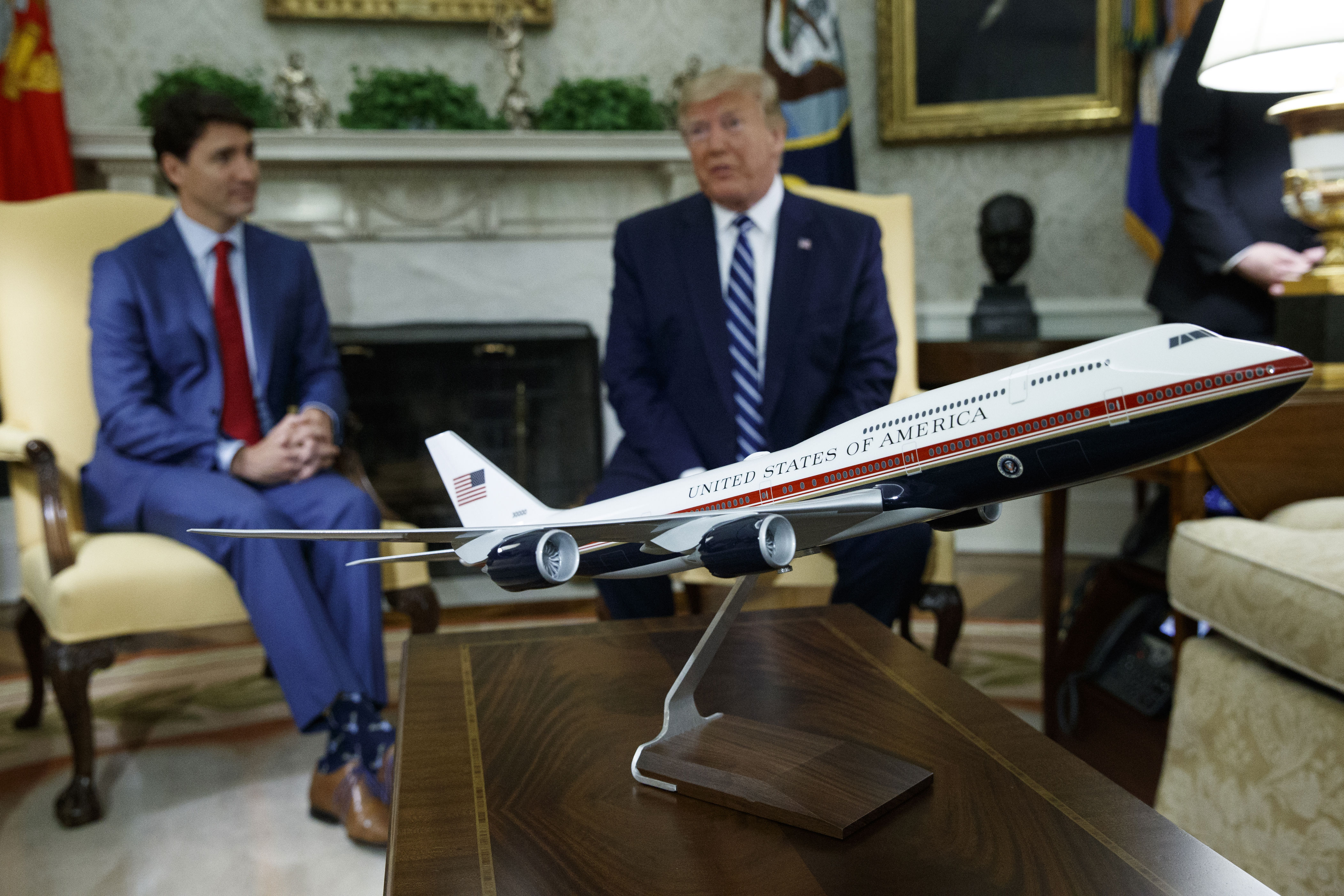 Air Force One update as plane's colors are revealed
