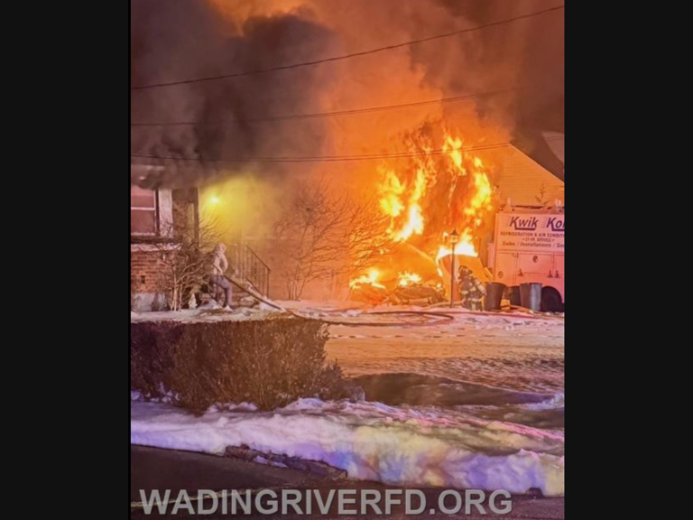 Firefighters battle blaze at Wading River home: Officials