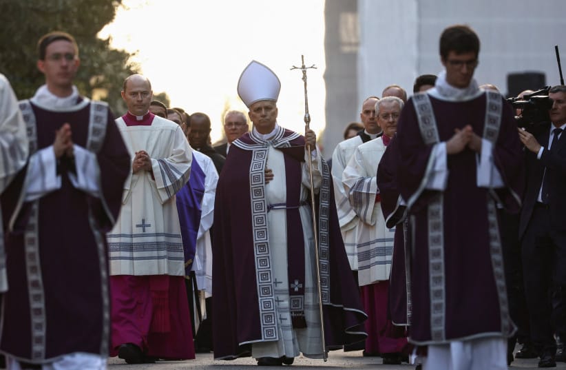 'A world that is ablaze': Pope Leo laments war, environmental ...