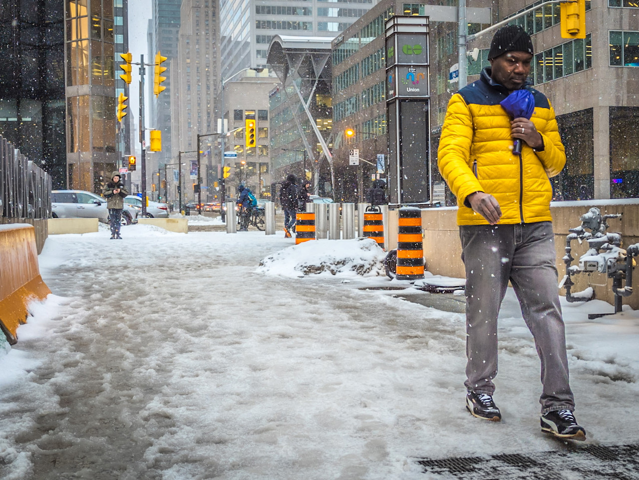 Major winter storm hits southern Ontario with heavy ice and snow Wednesday