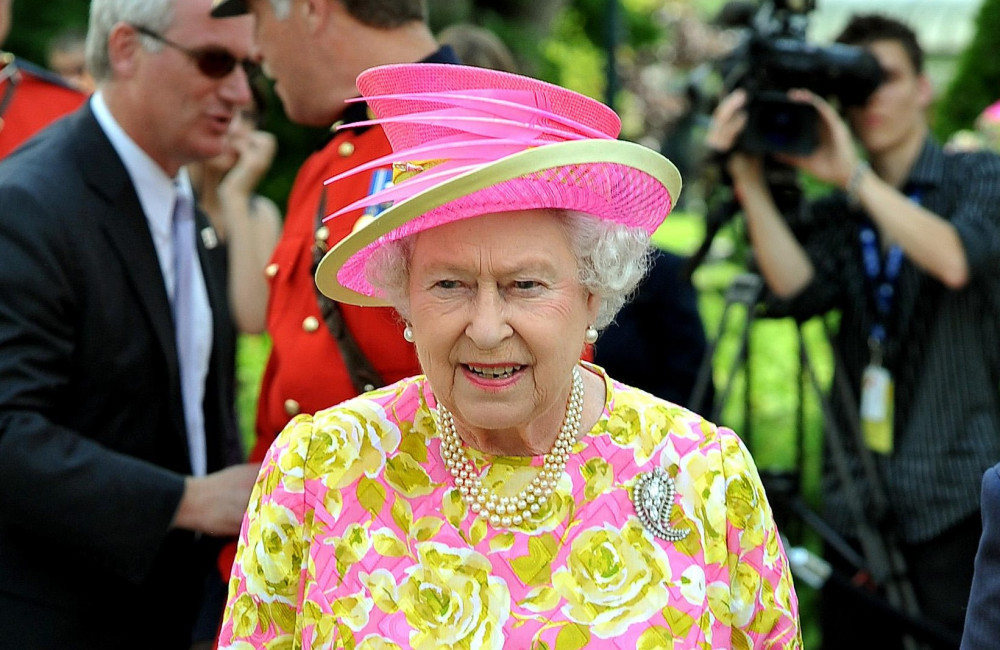 Queen Elizabeth's handwritten letter and drawings are expected to sell ...