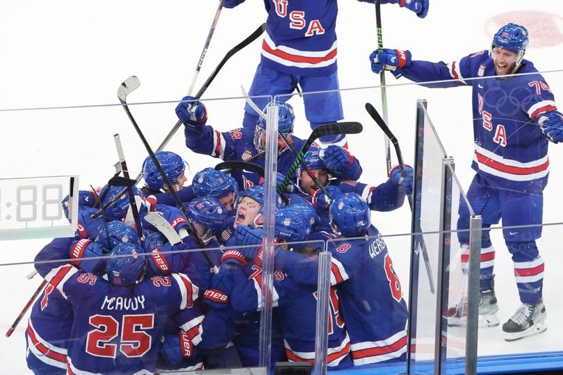 El equipo de hockey de EE. UU. esquiva la catástrofe olímpica mientras el plan de Trump sigue en juego