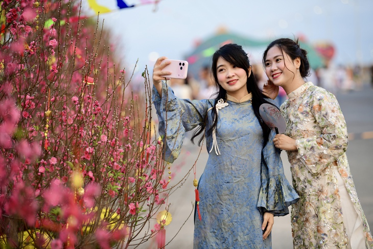 Làm gì dịp Tết để may mắn, bình an cả năm?