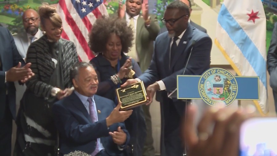 Chicago honors late Rev. Jesse Jackson Sr. with half-staff flag tribute<br><br>