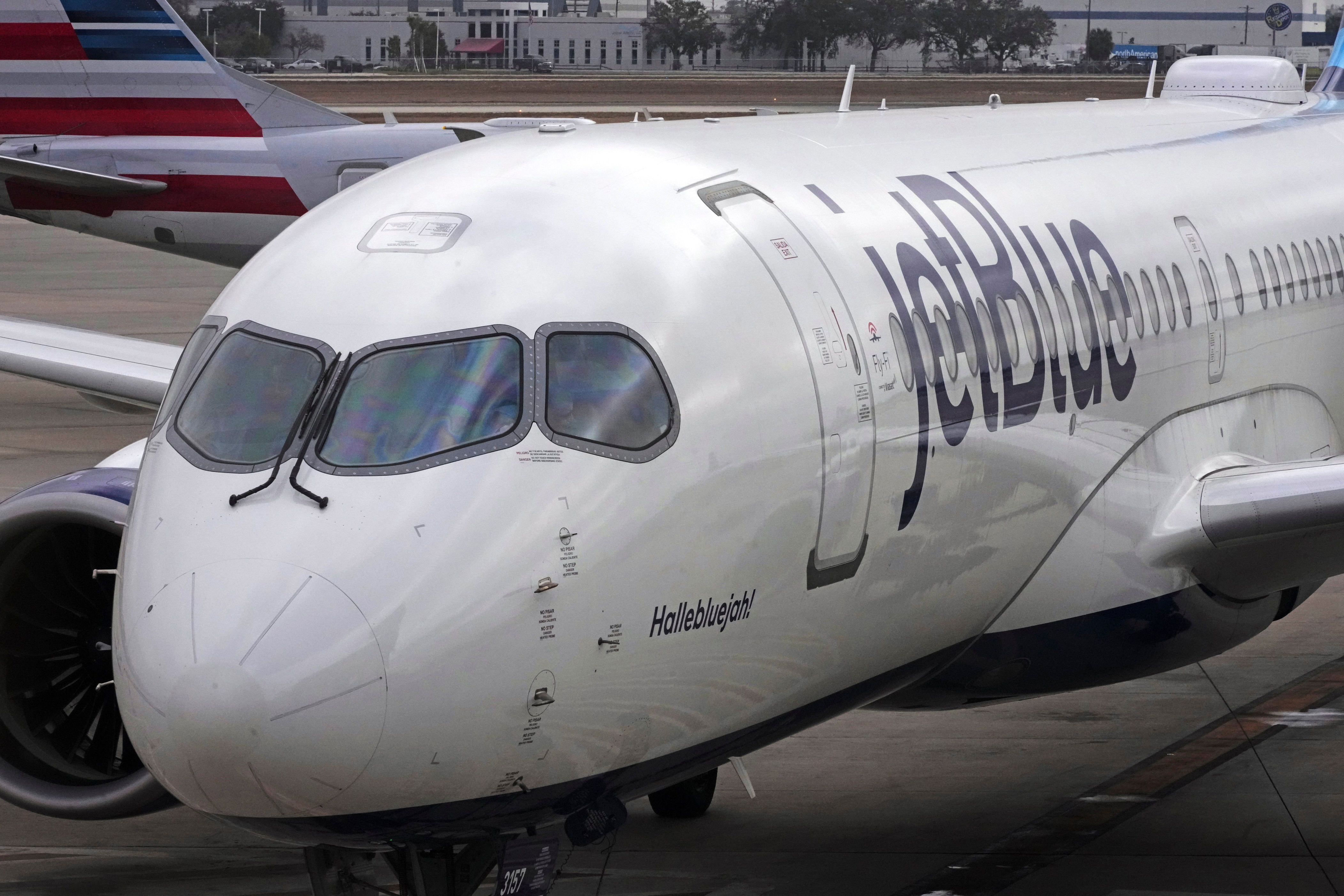 Newark Airport reopens with major delays after JetBlue emergency