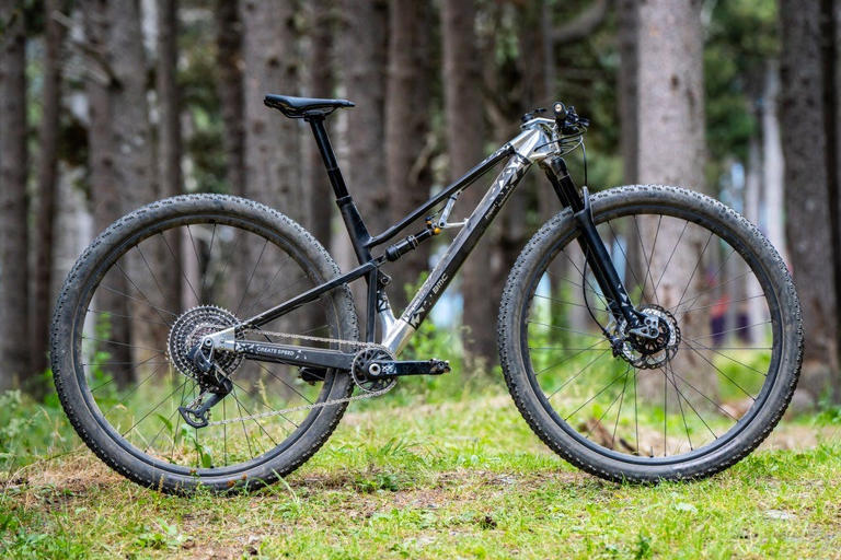 I rode secret 32-inch XC race bikes. Here’s everything you wanted to know
