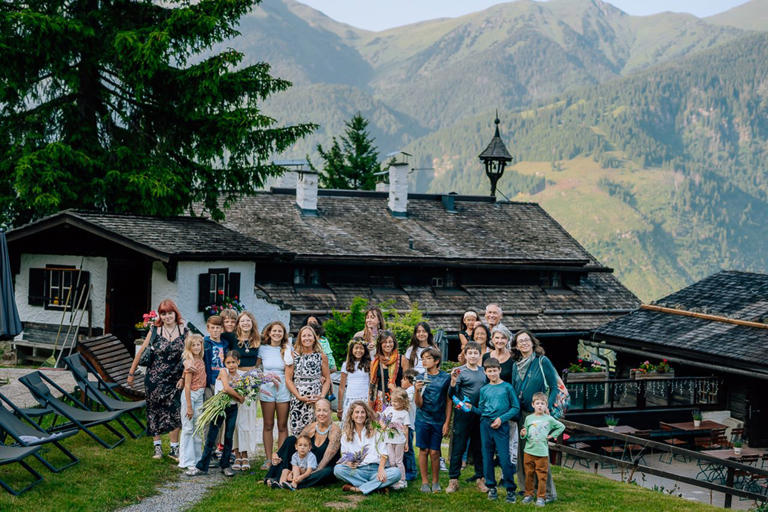 Mom enlists daughter in worldschooling after she gets bored in ...