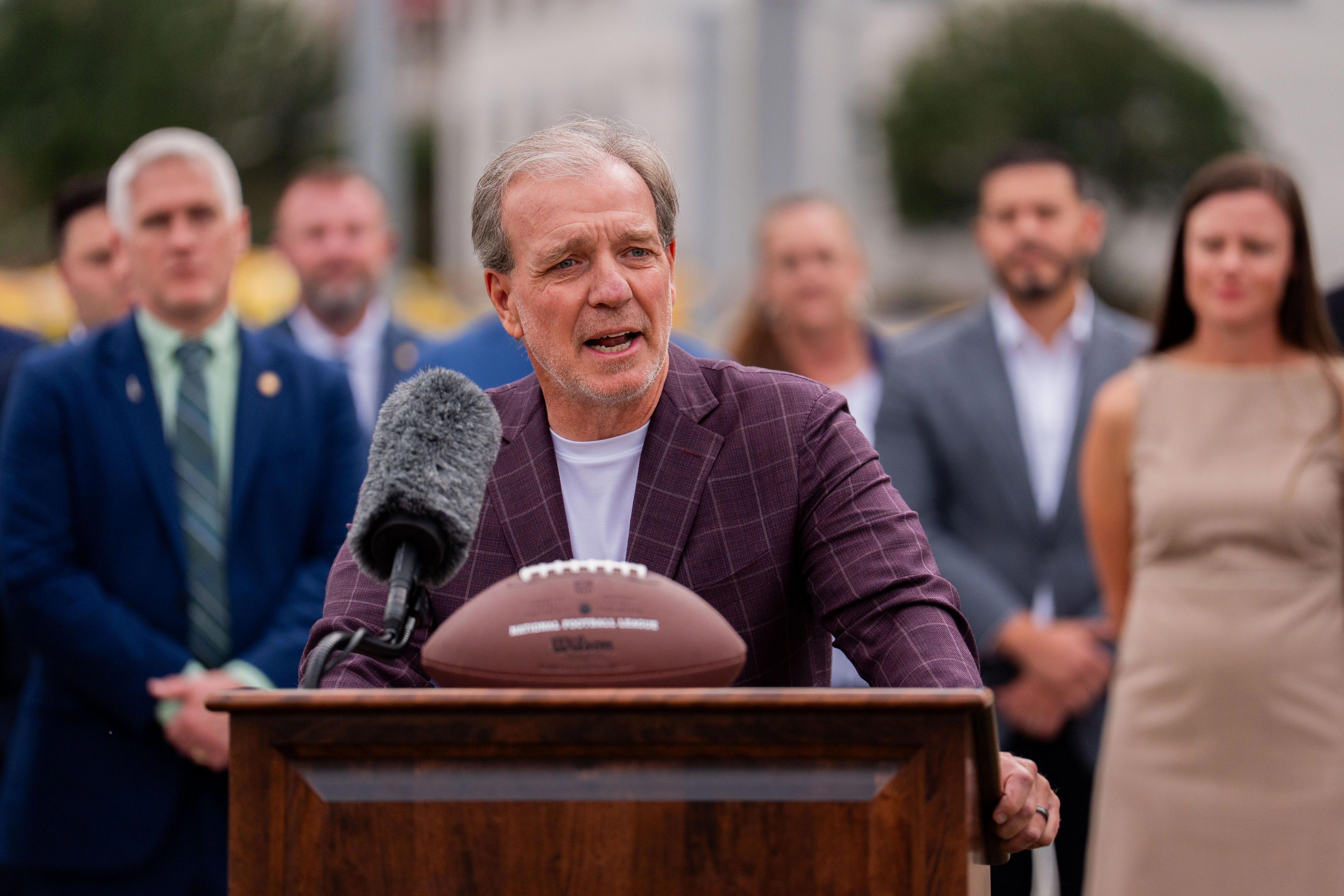 Florida lawmakers, Jimbo Fisher push bill to boost high school coach pay