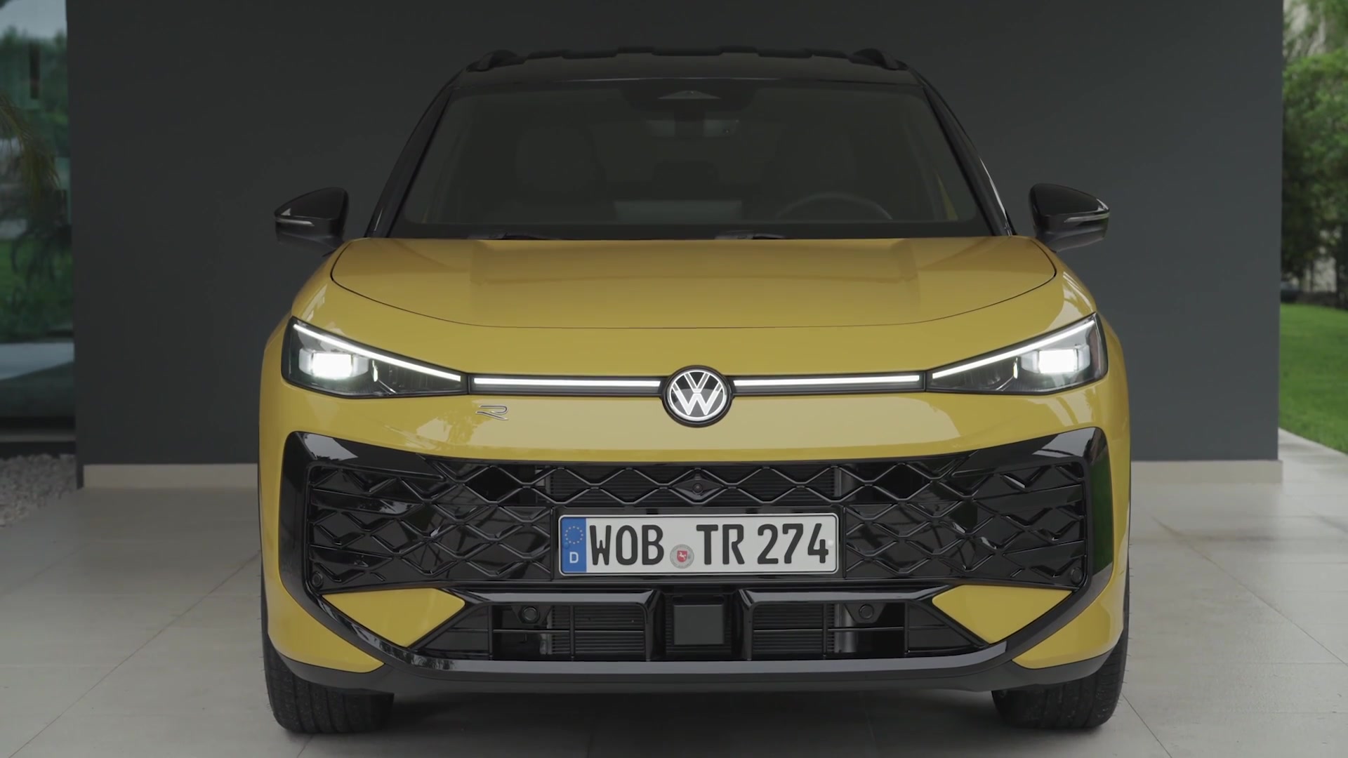 The new Volkswagen T-Roc exterior design in Canary yellow