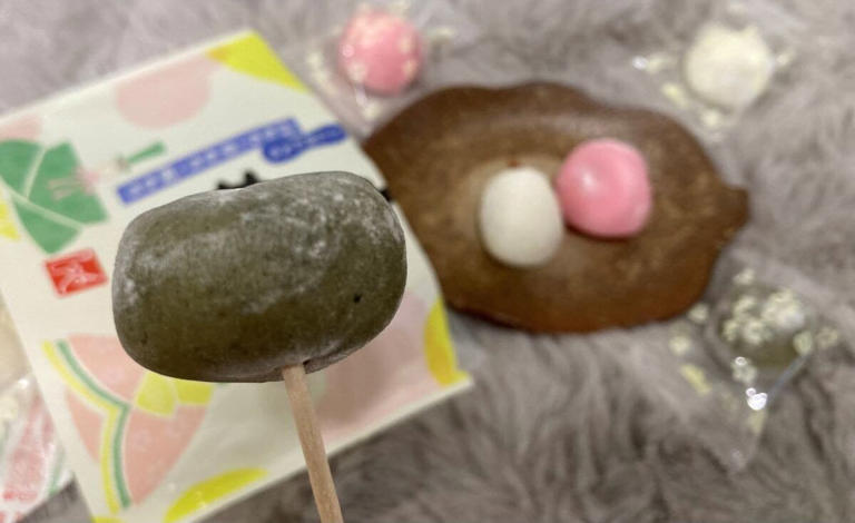 もっちもち3種類が最高に幸せ【カルディ】ひな祭りで定番の「菱餅」を