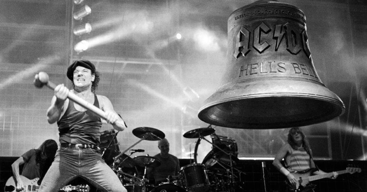 Brian Johnson (AC/DC) cache un garage dément, de la Bentley 1928 à la ...