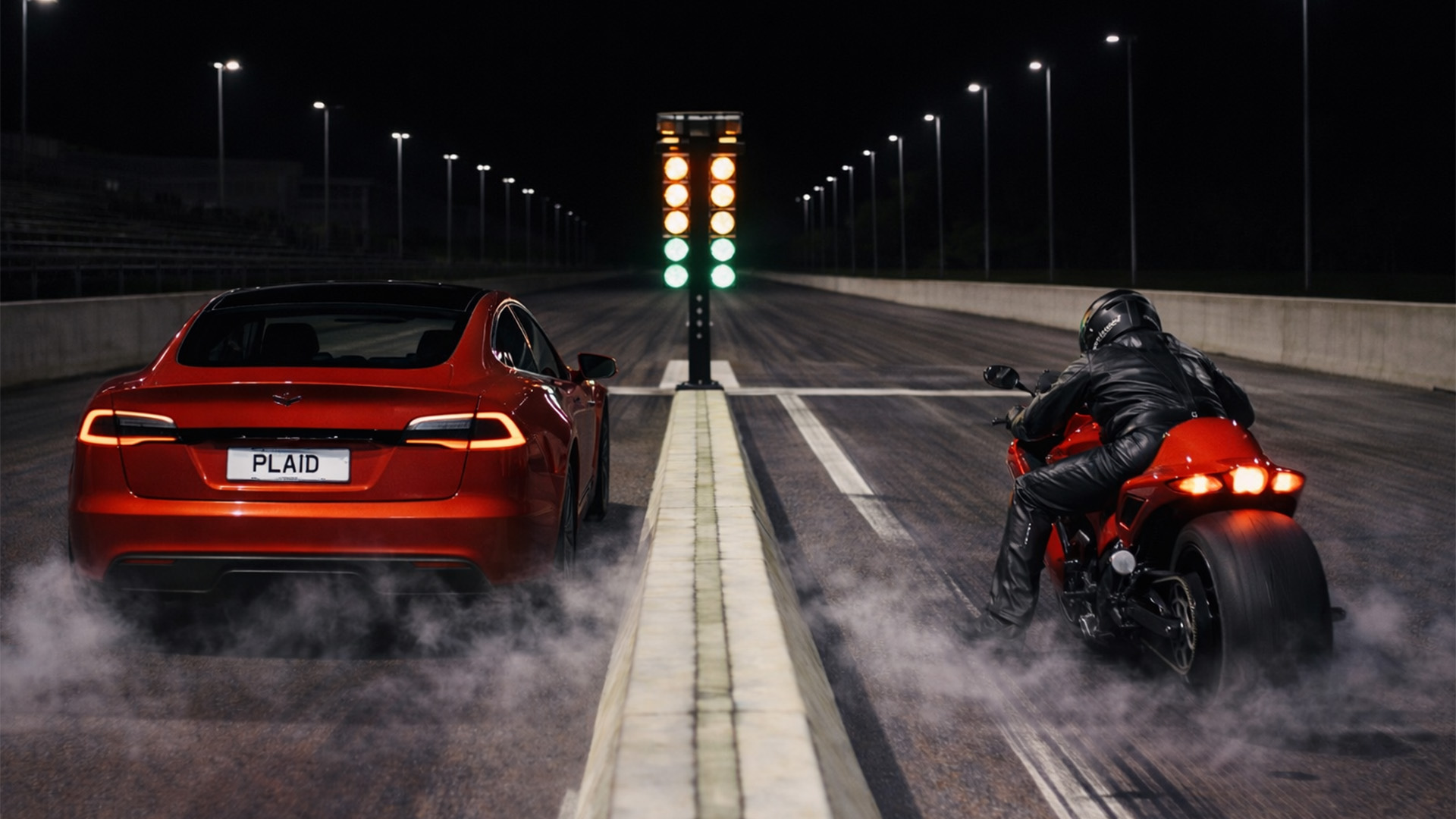 Tesla Model S Plaid vs modified Suzuki Hayabusa drag race