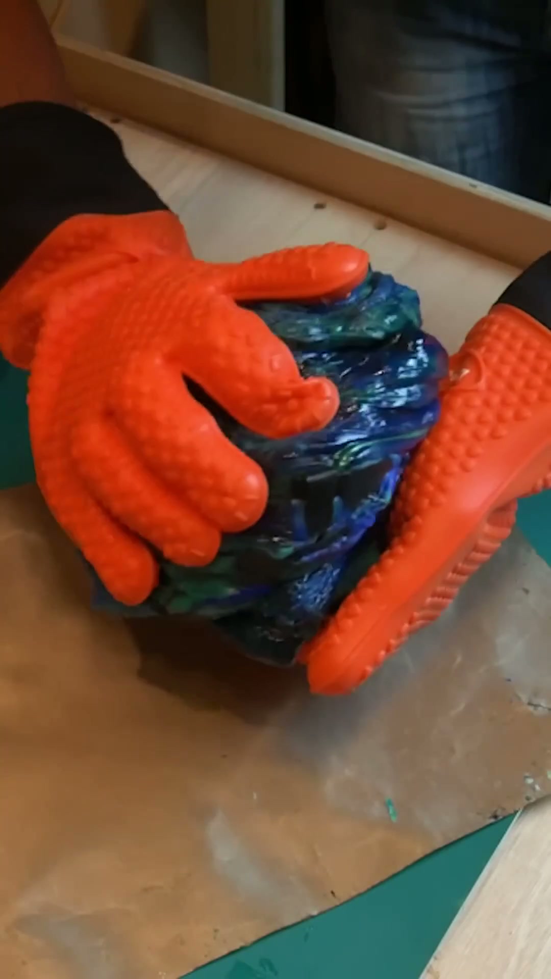 DIY recycled plastic cutting board!