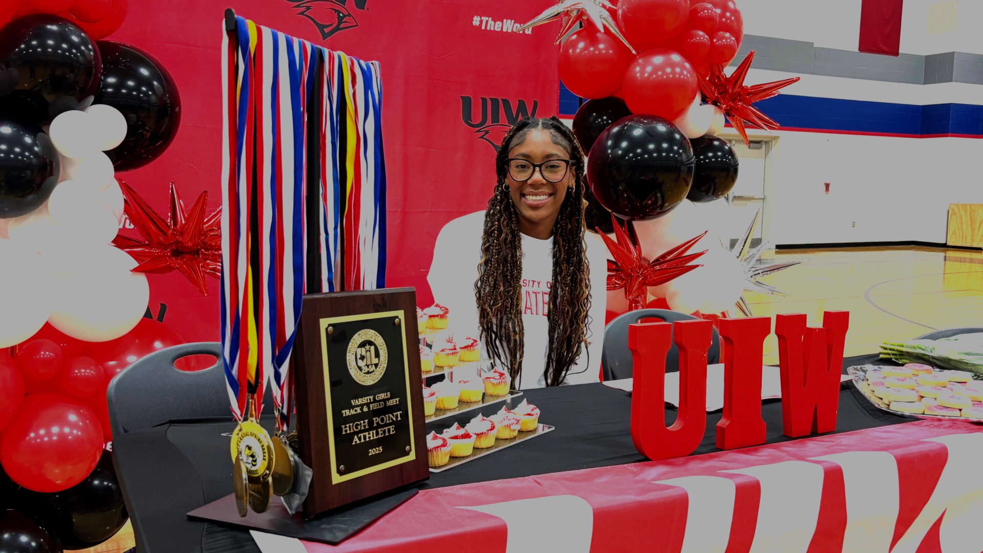 Veterans Memorial's Kiana Lanton signs with University of Incarnate ...
