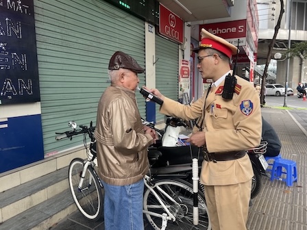 Đi xe đạp vi phạm nồng độ cồn cũng bị phạt!