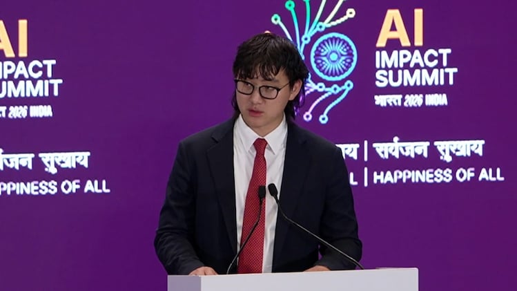 Meta's Alexandr Wang unveils vision of 'personal superintelligence ...