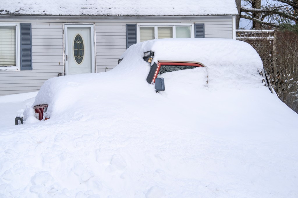 Winter storm warning in 11 states, 4 feet of snow to hit — life-threatening