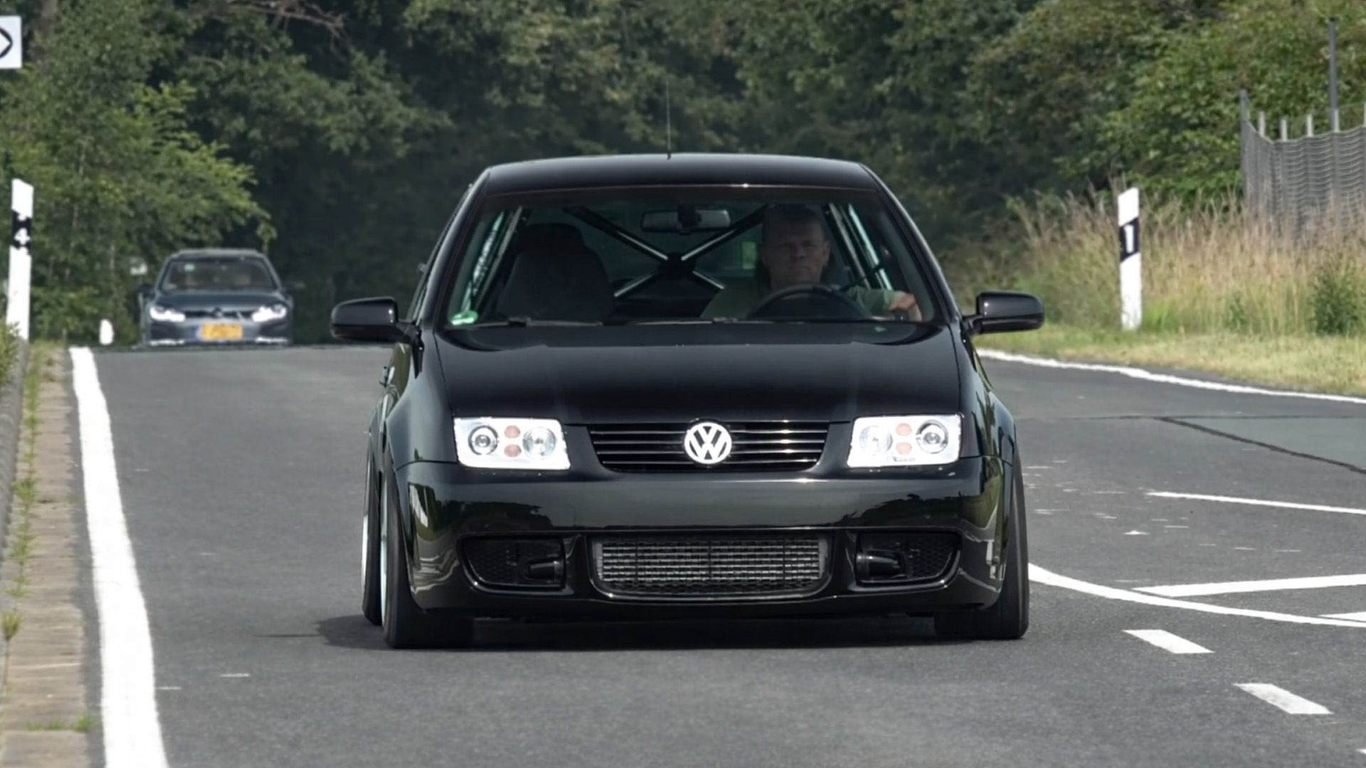 VW Bora R28 suralimentée accélération hallucinante dans la circulation