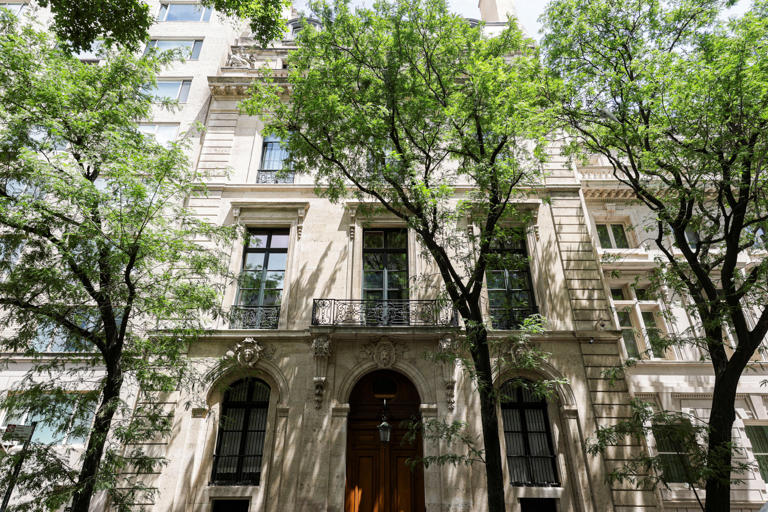 Epstein pulled strings, paid tuition across world for kids of powerful