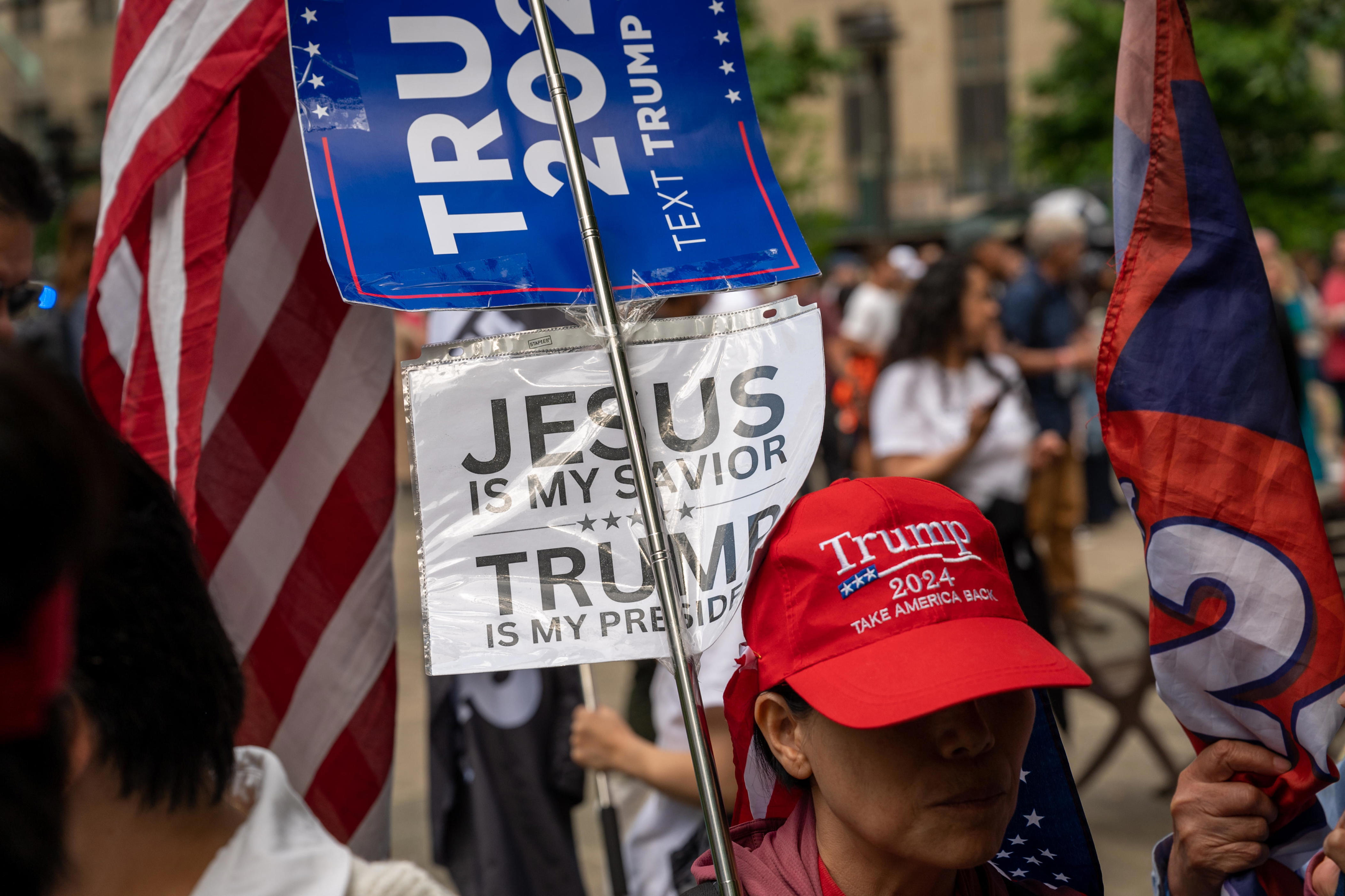 Trumps waarderingscijfer daalt zelfs onder MAGA-aanhangers
