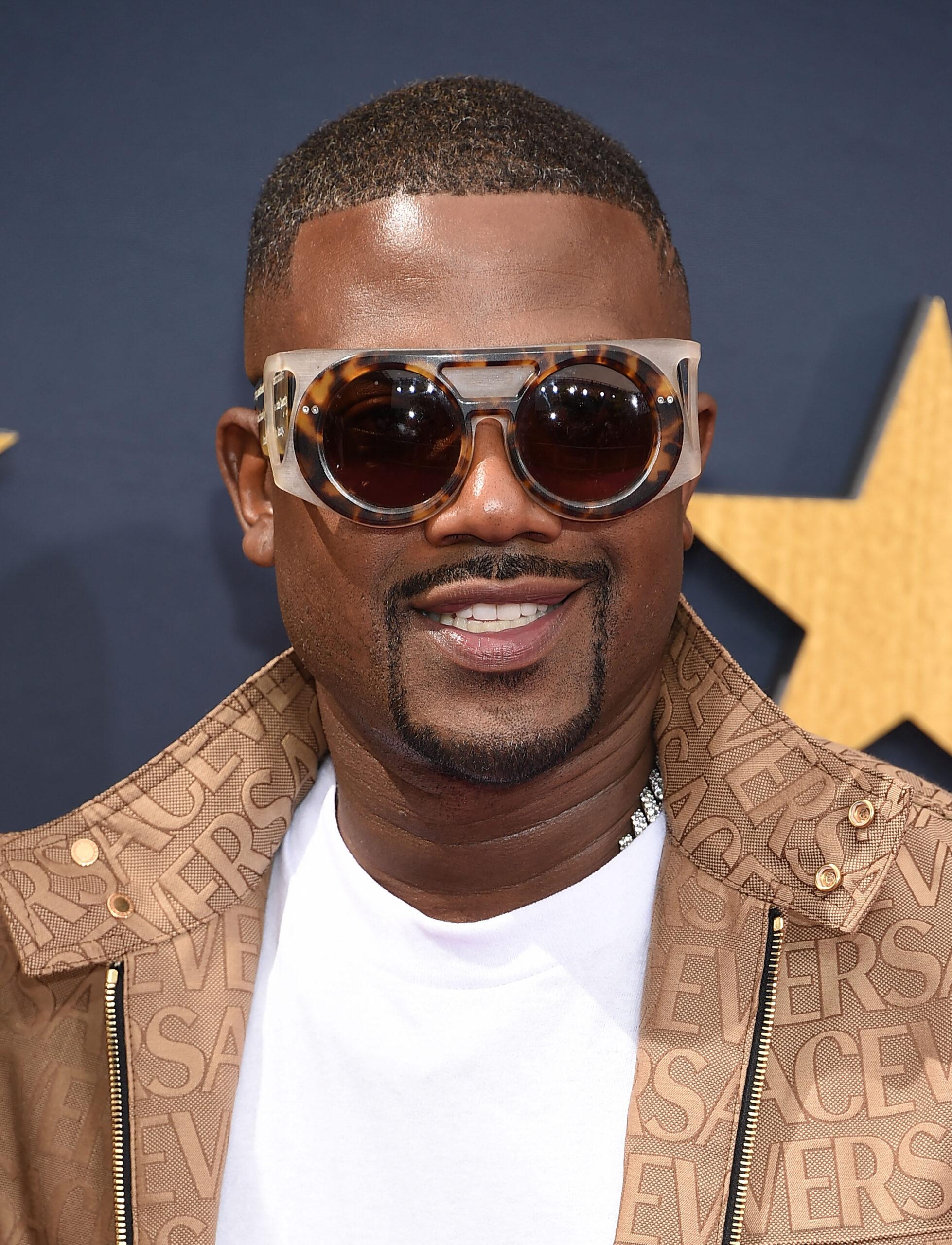 Singer Ray J accused of using fake blood for his controversial stage ...