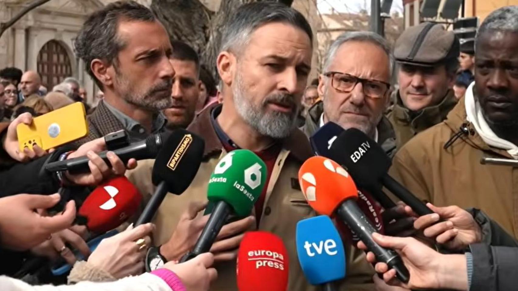 Abascal asegura que no se fía del PP y marca el camino a Azcón en ...
