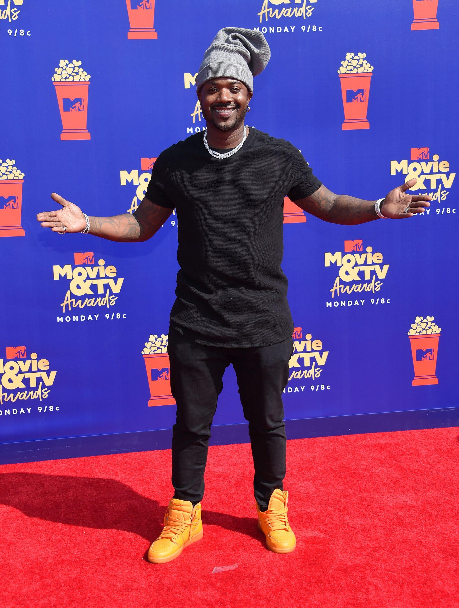 Singer Ray J accused of using fake blood for his controversial stage ...