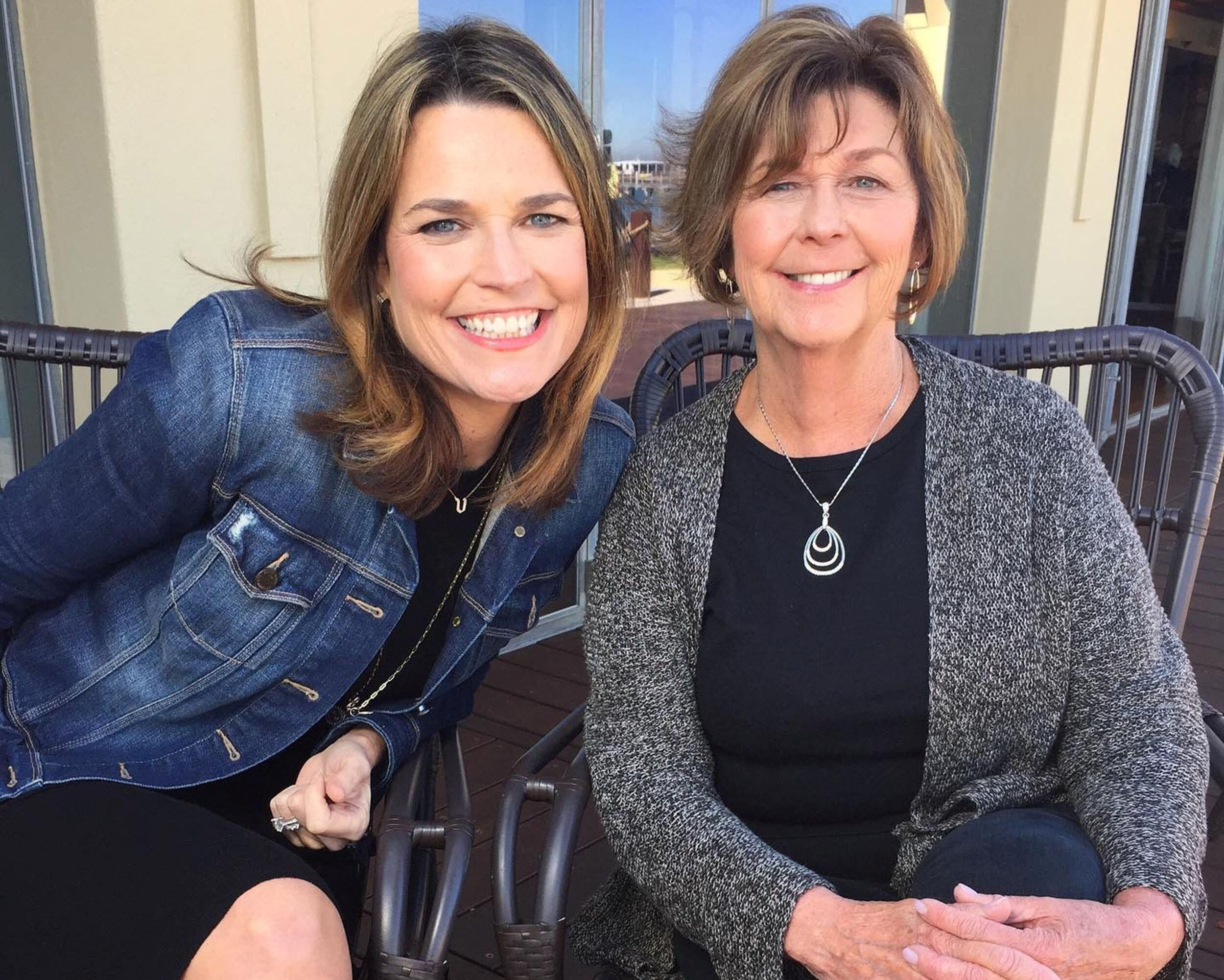 Savannah Guthrie visita el estudio de «Today» y dice que tiene la intención de volver al programa.