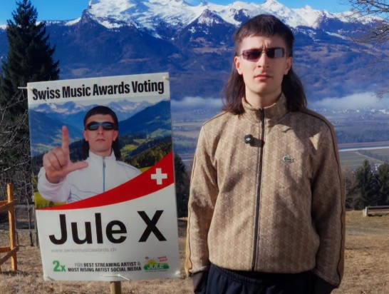 Berner Rapper Jule X wirbt mit falschem SVP-Plakat für Swiss Music Awards