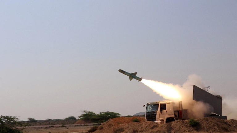 US military ready to strike Iran as Trump weighs decision: Report